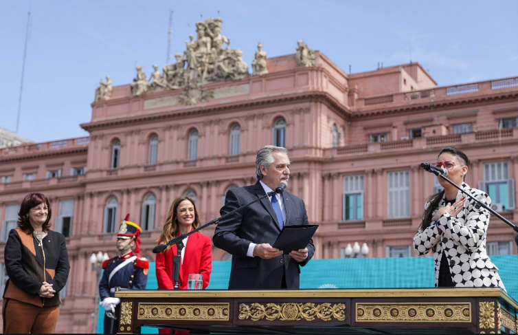 El Presidente tomó juramento a las nuevas ministras de Trabajo, Desarrollo Social y Mujeres, Géneros y Diversidad