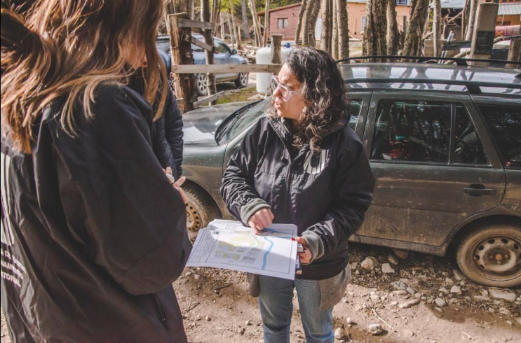 LA SECRETARÍA DE HABITAT Y ORDENAMIENTO TERRITORIAL DE USHUAIA MANTIENE REUNIONES CON VECINOS Y VECINAS