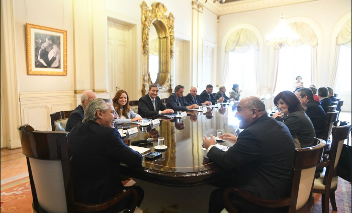 El Presidente encabezó una reunión de Gabinete con eje en el apoyo a la población más vulnerable y la creación de empleo