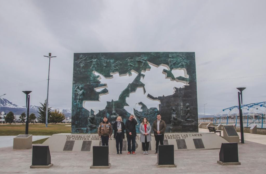 EL ESCRITOR AGUSTÍN ROMERO VISITÓ EL ESPACIO PENSAR MALVINAS EL ESCRITOR AGUSTÍN ROMERO VISITÓ EL ESPACIO PENSAR MALVINAS