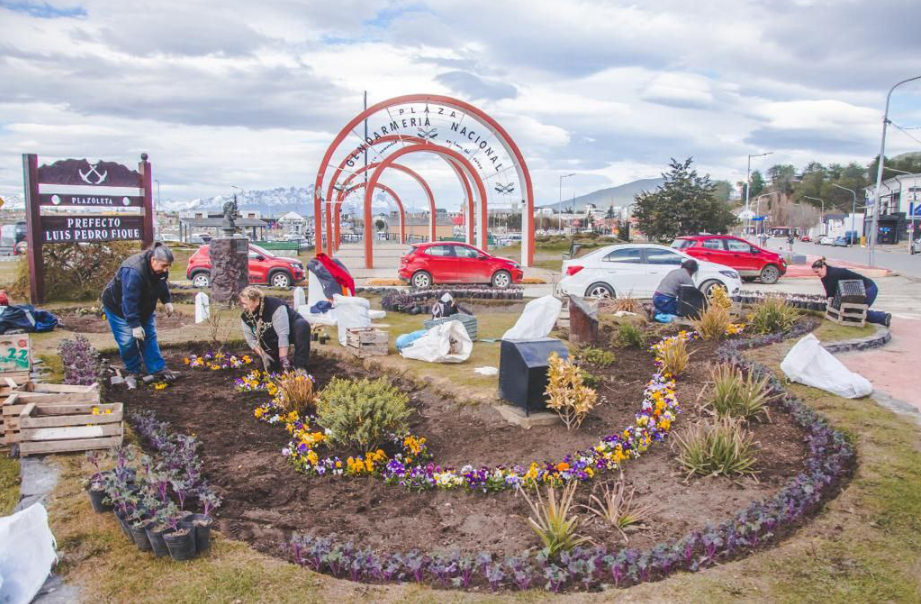LA MUNICIPALIDAD DE USHUAIA SE PREPARA PARA EL PRÓXIMO ANIVERSARIO LA MUNICIPALIDAD DE USHUAIA SE PREPARA PARA EL PRÓXIMO ANIVERSARIO