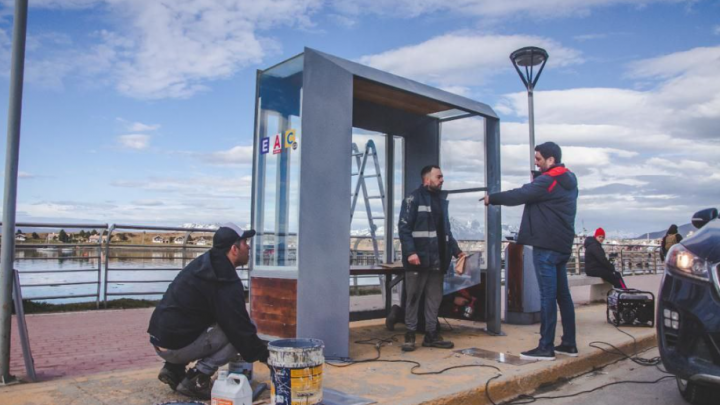 PERSONAL MUNICIPAL Y DE LA UISE PONE EN VALOR INFRAESTRUCTURA URBANA