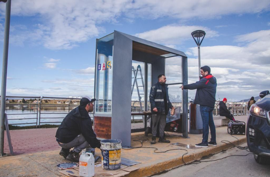 PERSONAL MUNICIPAL Y DE LA UISE PONE EN VALOR INFRAESTRUCTURA URBANA