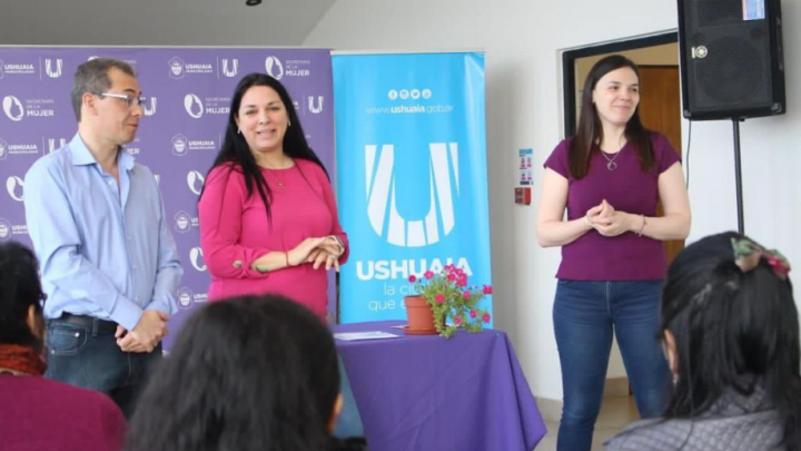 LA MUNICIPALIDAD DE USHUAIA ENTREGÓ CERTIFICADOS DE MANIPULACIÓN DE ALIMENTOS A EMPRENDEDORAS