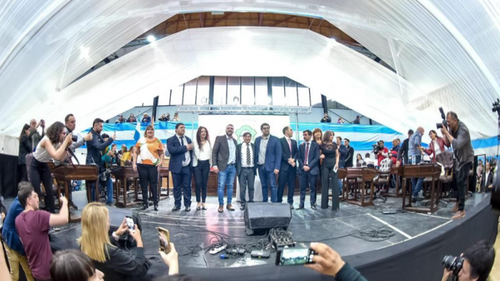 EL PUEBLO DE USHUAIA JURÓ LA NUEVA CARTA ORGÁNICA DE LA CIUDAD