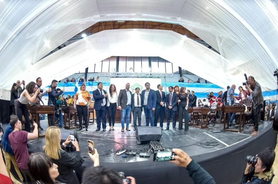 EL PUEBLO DE USHUAIA JURÓ LA NUEVA CARTA ORGÁNICA DE LA CIUDAD