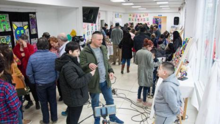 Terapia Asistida con Perros inauguró su muestra de arte