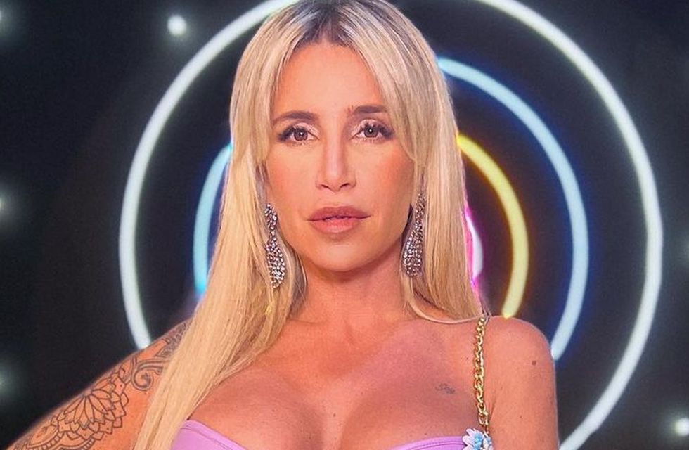 Flor Peña se adelantó al verano con una microbikini dorada y una pregunta: “¿Qué team sos?”