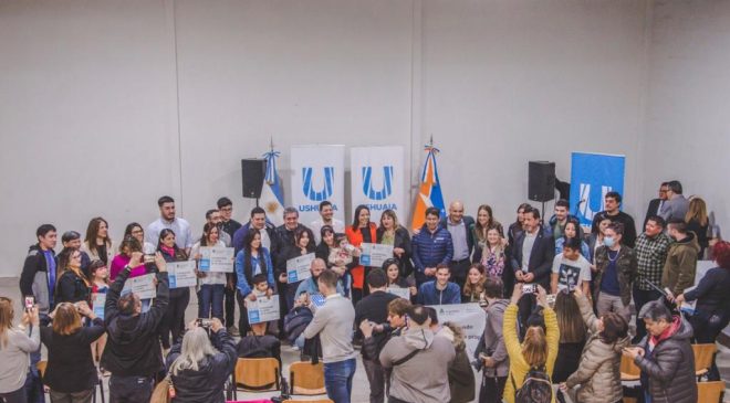 La Municipalidad de Ushuaia entregó viviendas y créditos para la construcción