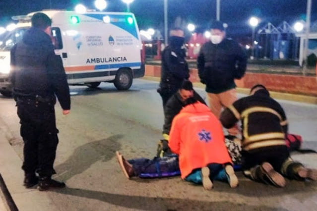 Encontraron a un joven tirado en la calle, pensaron que lo habian atropellado, pero solo estaba borracho