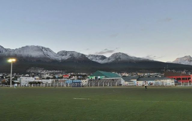 Ampliaran la cancha del estadio Hugo Lumbreras y renovaran el césped sintético