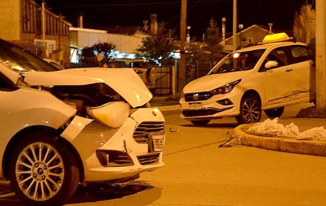 Choque taxi y vehiculo particular, conductoras trasladados al Hospital