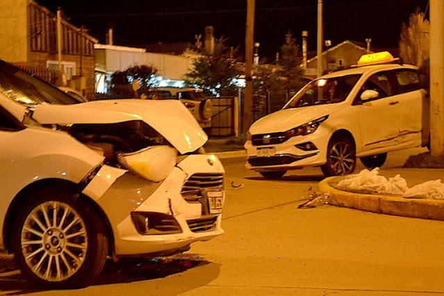 Choque taxi y vehiculo particular, conductoras trasladados al Hospital