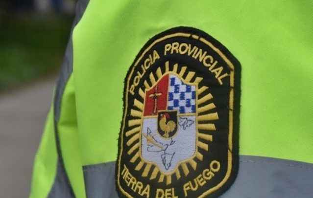 Denuncian a Comisario de la Policía de TDF por hostigar al personal femenino