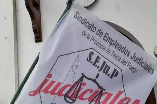 Judiciales de paro en reclamo de aumento salarial
