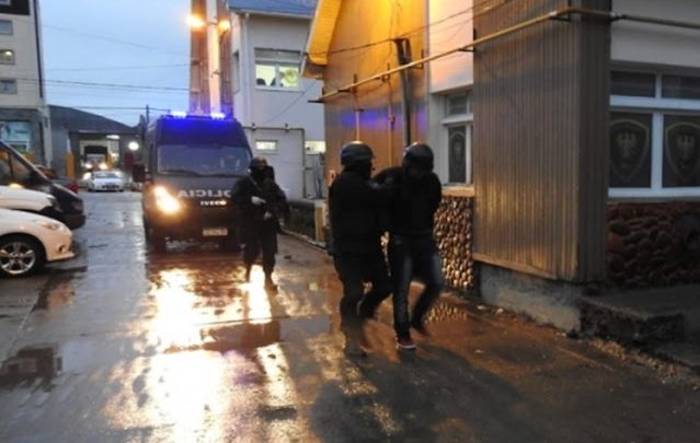 Persecución, allanamientos y un detenido con droga en Rio Grande