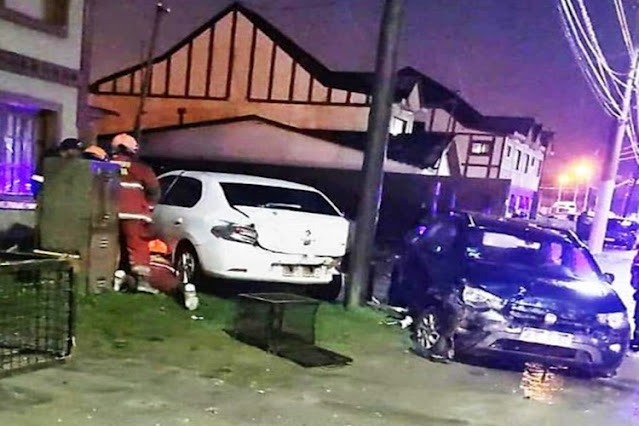 Triple choque en Ushuaia, provoco una perdida de gas en una vivienda