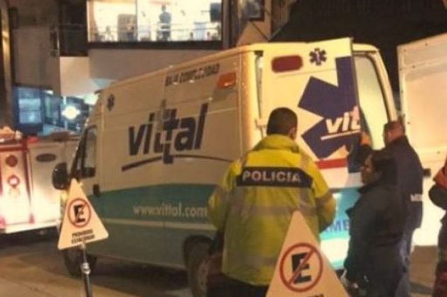 Policías salvan la vida mediante RCP a un hombre que repartía leña en Ushuaia