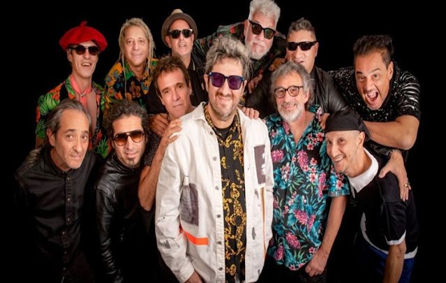 Encendido del arbolito de Navidad con Los Autenticos Decadentes en Rio Grande