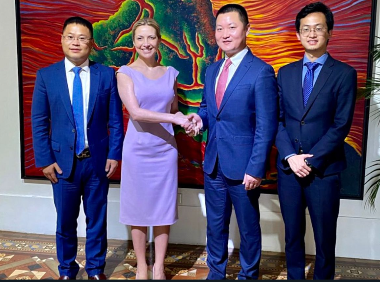 Reunión junto a directivos de Huawei para fomentar la educación en ciencias, tecnología y comunicaciones en Argentina | Noviembre 2022