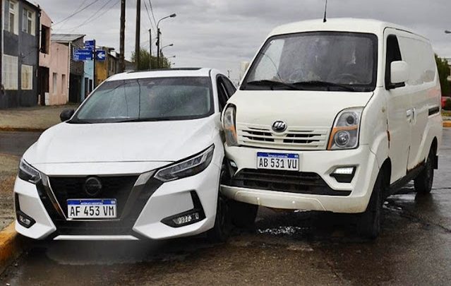 Choque una conductora trasladada al Hospital