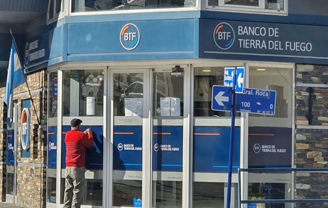 Viernes 25 sin bancos en TDF por feriado