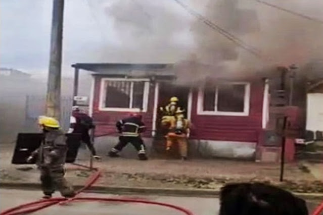 Tiro un cigarrillo por la ventana del baño y provoco un Incendio