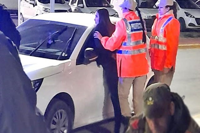 Borracha, intento huir de un control y ademas se resistio a los golpes cuando lograron detenerla Borracha, intento huir de un control y ademas se resistio a los golpes cuando lograron detenerla