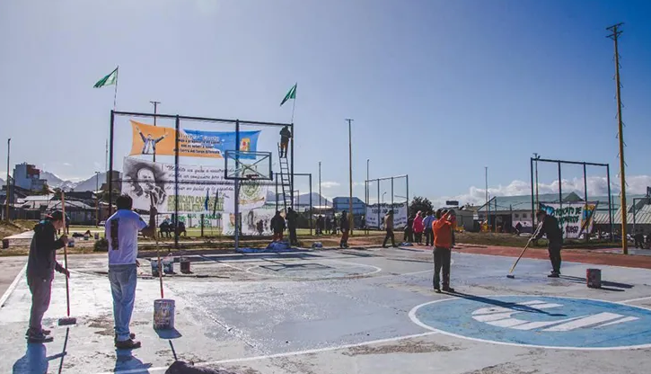 La Municipalidad de Ushuaia y el Sindicato de Camioneros pusieron en valor el parque «Hernán Schulz»