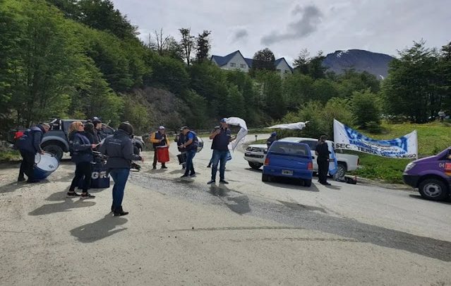 Por reclamo salarial UTHGRA corto ingreso a hoteles en la zona del Martial