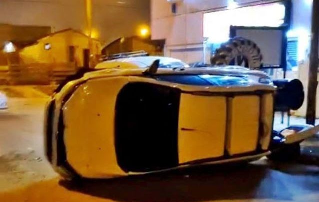 Choque y vuelco con un lesionado