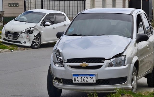 Choque una conductora trasladada al Hospital