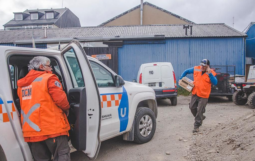 EL COE DE USHUAIA SE TRASLADA A TOLHUIN Y GARAY CONFIRMÓ EL TOTAL APOYO A LAS TAREAS DE BRIGADISTAS E INSTITUCIONES EN EL LUGAR DEL INCENDIO