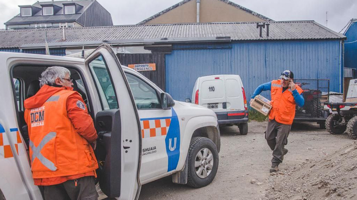 EL COE DE USHUAIA SE TRASLADA A TOLHUIN Y GARAY CONFIRMÓ EL TOTAL APOYO A LAS TAREAS DE BRIGADISTAS E INSTITUCIONES EN EL LUGAR DEL INCENDIO