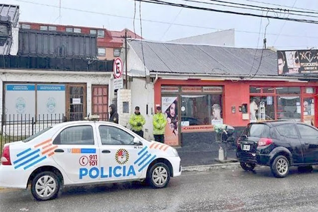 Allanamiento y un detenido en Ushuaia por robo de una tarjeta de debito Allanamiento y un detenido en Ushuaia por robo de una tarjeta de debito