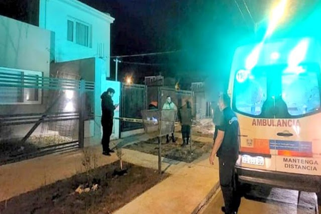 Un hombre muerto a puñaladas y una mujer detenida Un hombre muerto a puñaladas y una mujer detenida