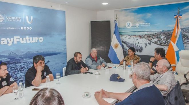 Ushuaia, ciudad “cardioprotegida” y con vías accesibles para unidades bomberiles Ushuaia, ciudad “cardioprotegida” y con vías accesibles para unidades bomberiles