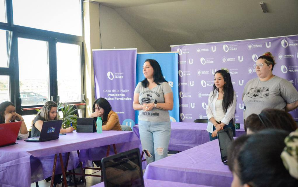 COMENZARON LOS CURSOS DE VERANO EN LA CASA DE LA MUJER COMENZARON LOS CURSOS DE VERANO EN LA CASA DE LA MUJER