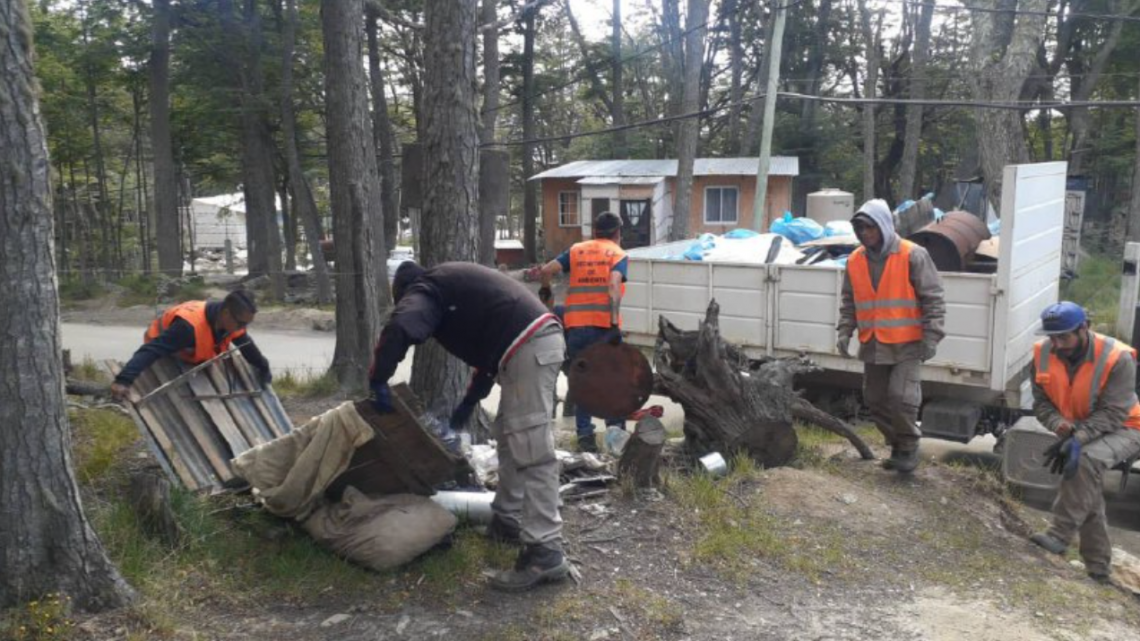 LA MUNICIPALIDAD CONCRETÓ CON ÉXITO JORNADA DE LIMPIEZA INTEGRAL EN EL BARRIO DOS BANDERAS