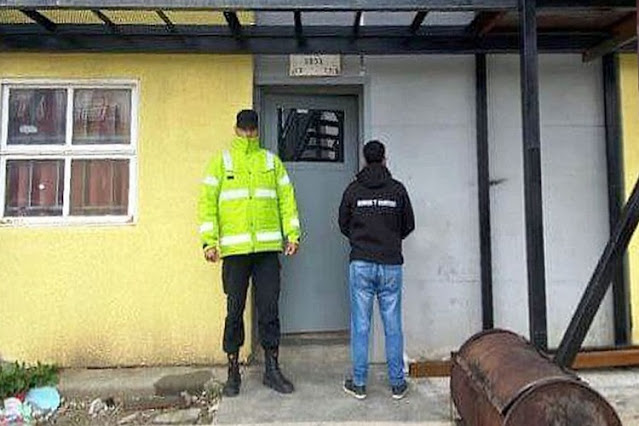 Tres imputados por robarle y golpear a un hombre que vendia ropa