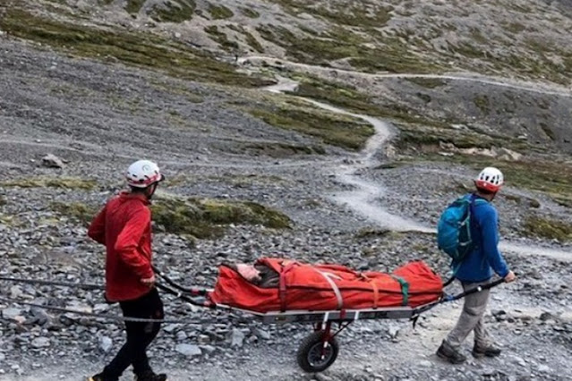 Rescate a una mujer en la senda del Glaciar Martial Rescate a una mujer en la senda del Glaciar Martial