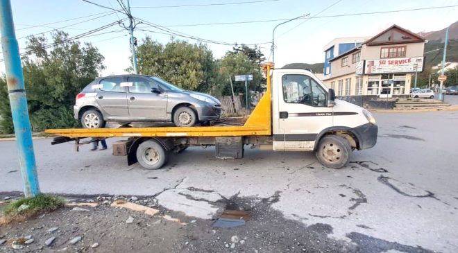 Chocó a un patrullero detenido en el semáforo, con un 1,92 g/l Chocó a un patrullero detenido en el semáforo, con un 1,92 g/l