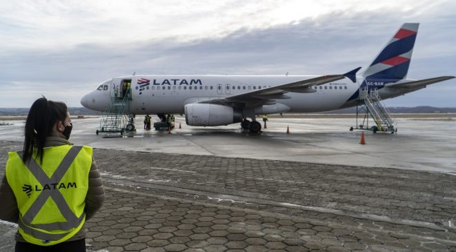 El Gobierno nacional analiza posible restauración de una ruta aérea directa a Malvinas El Gobierno nacional analiza posible restauración de una ruta aérea directa a Malvinas