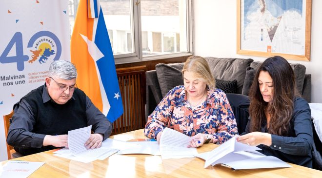 Gobierno acordó precios promocionales con las Cámaras de Comercio de la Provincia en productos escolares Gobierno acordó precios promocionales con las Cámaras de Comercio de la Provincia en productos escolares