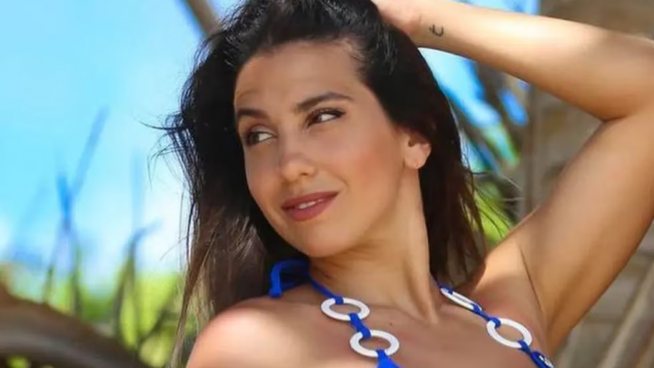 Al borde de la pileta y con una microbikini negra, Cinthia Fernández mostró sus curvas en un video que encendió las redes