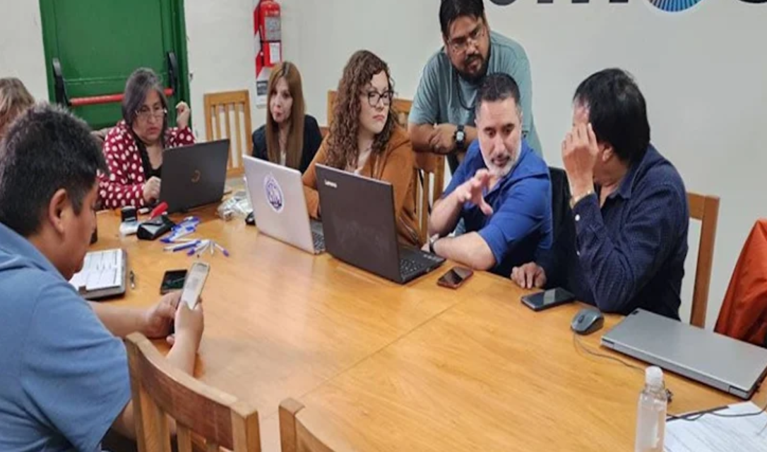 Gremios estatales ATE, ATSA y UPCN piden bono de 40 mil pesos de Ayuda Escolar Gremios estatales ATE, ATSA y UPCN piden bono de 40 mil pesos de Ayuda Escolar