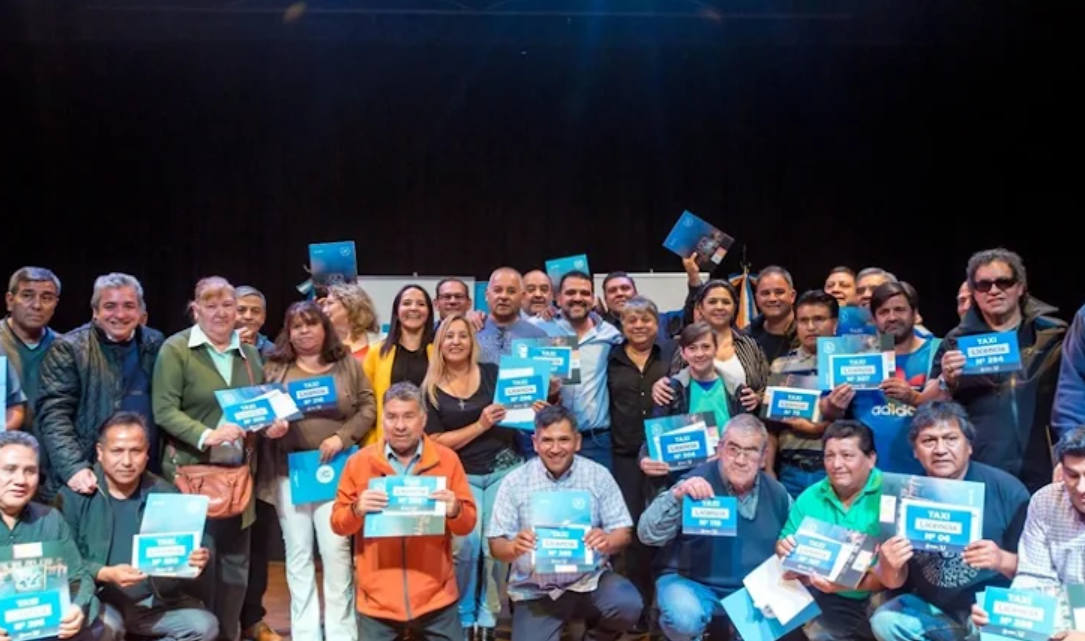 Entregaron 37 nuevas licencias de taxis licitadas en Ushuaia Entregaron 37 nuevas licencias de taxis licitadas en Ushuaia