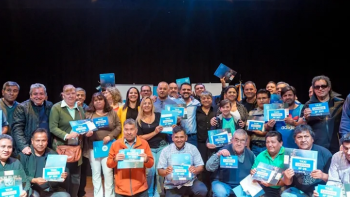 Entregaron 37 nuevas licencias de taxis licitadas en Ushuaia