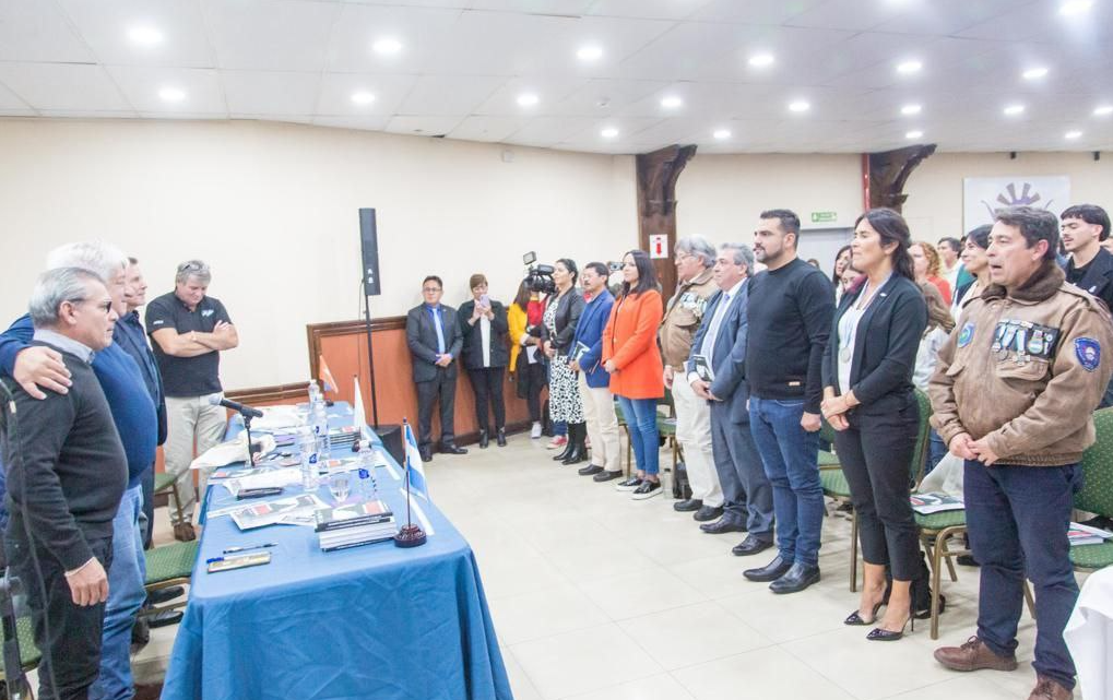 EL INTENDENTE VUOTO ACOMPAÑÓ LA PRESENTACIÓN DEL LIBRO «A 40 AÑOS DE LA GUERRA DE MALVINAS» EDITADO POR LA UEJN EL INTENDENTE VUOTO ACOMPAÑÓ LA PRESENTACIÓN DEL LIBRO «A 40 AÑOS DE LA GUERRA DE MALVINAS» EDITADO POR LA UEJN
