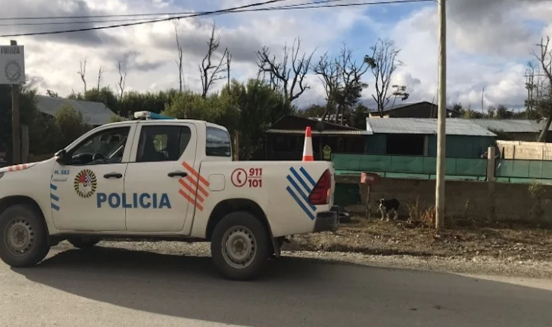 Detienen a un hombre armado en la via publica y allanan su domicilio